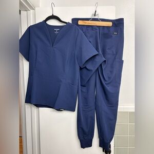 Jaanuu Women’s Scrub Set Small